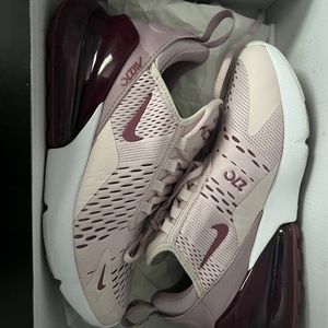 woman's nike air max 270